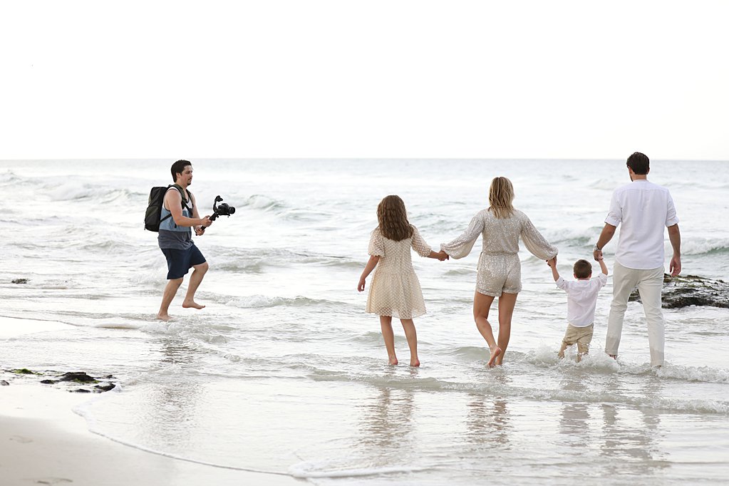 behind the scenes of family session n beach
